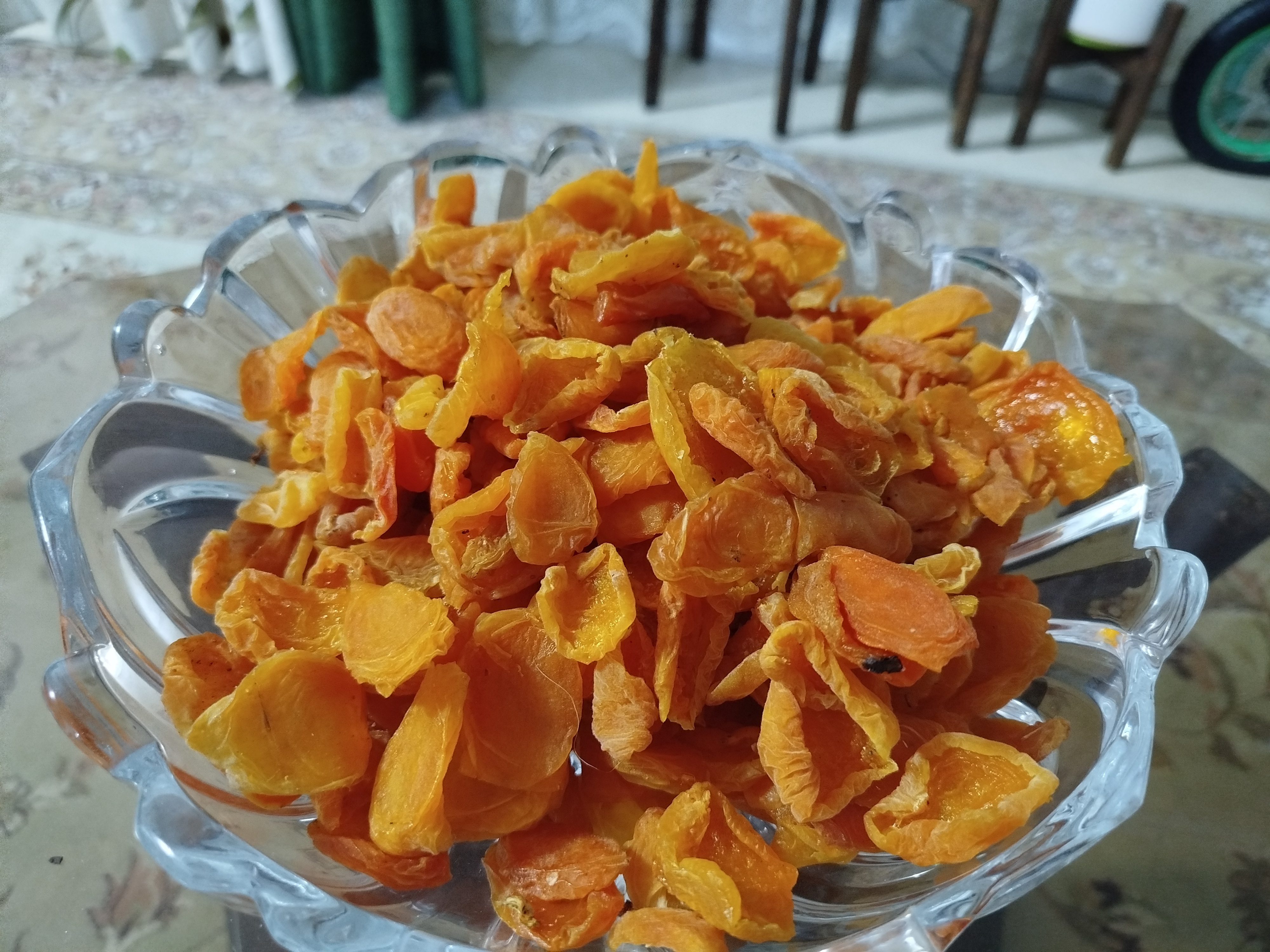 برگ زرد آلو لوکس