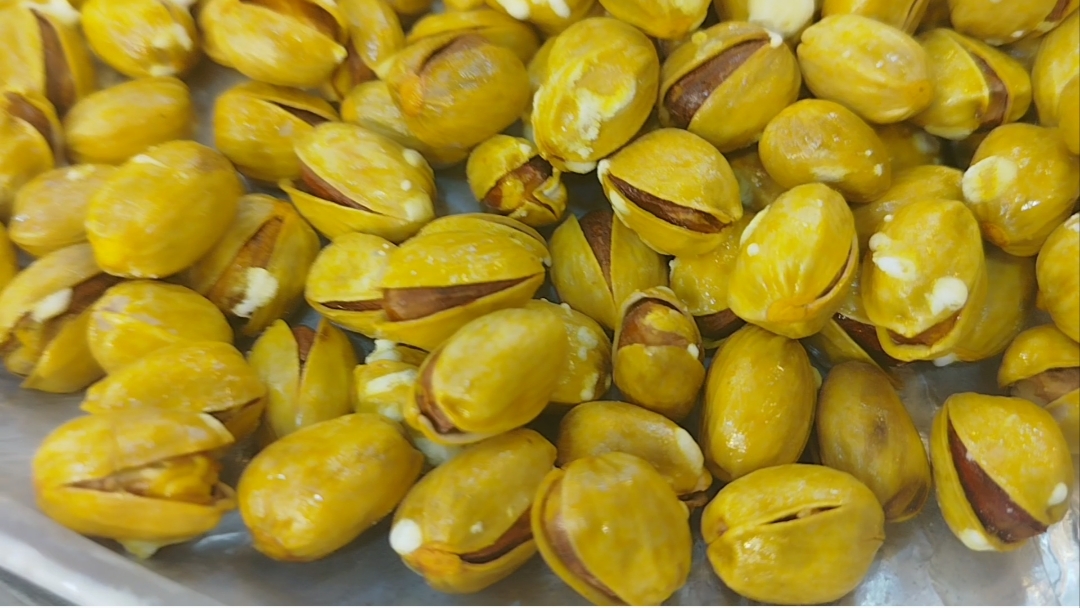 پسته زعفرانی